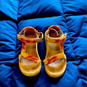 Used tevas size 7 rope